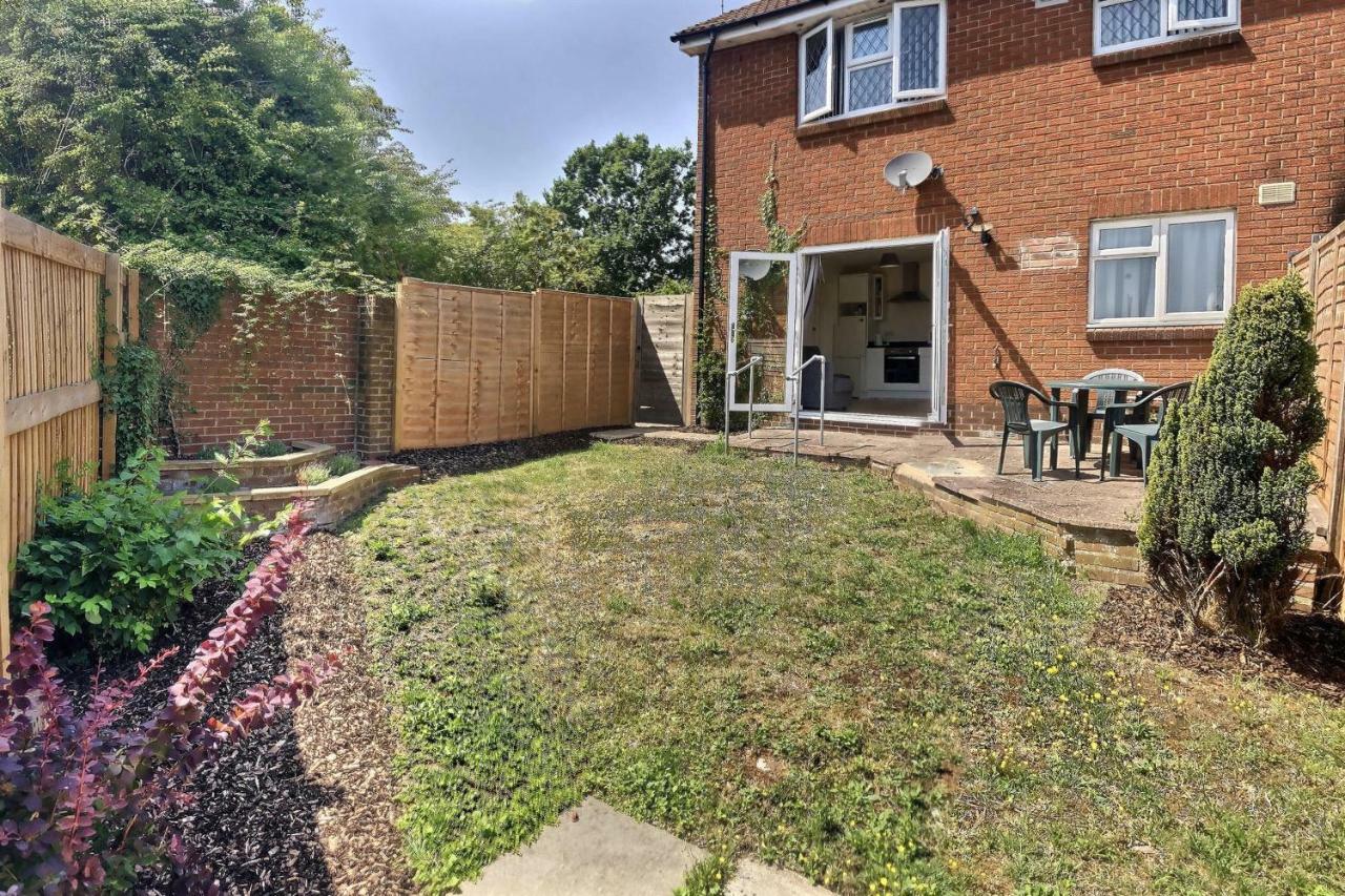 Home-From-Home - Self Catering Garden Apartment, Waterlooville Eksteriør bilde
