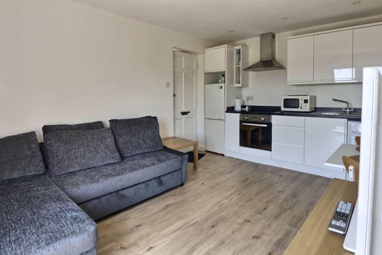 Home-From-Home - Self Catering Garden Apartment, Waterlooville Eksteriør bilde