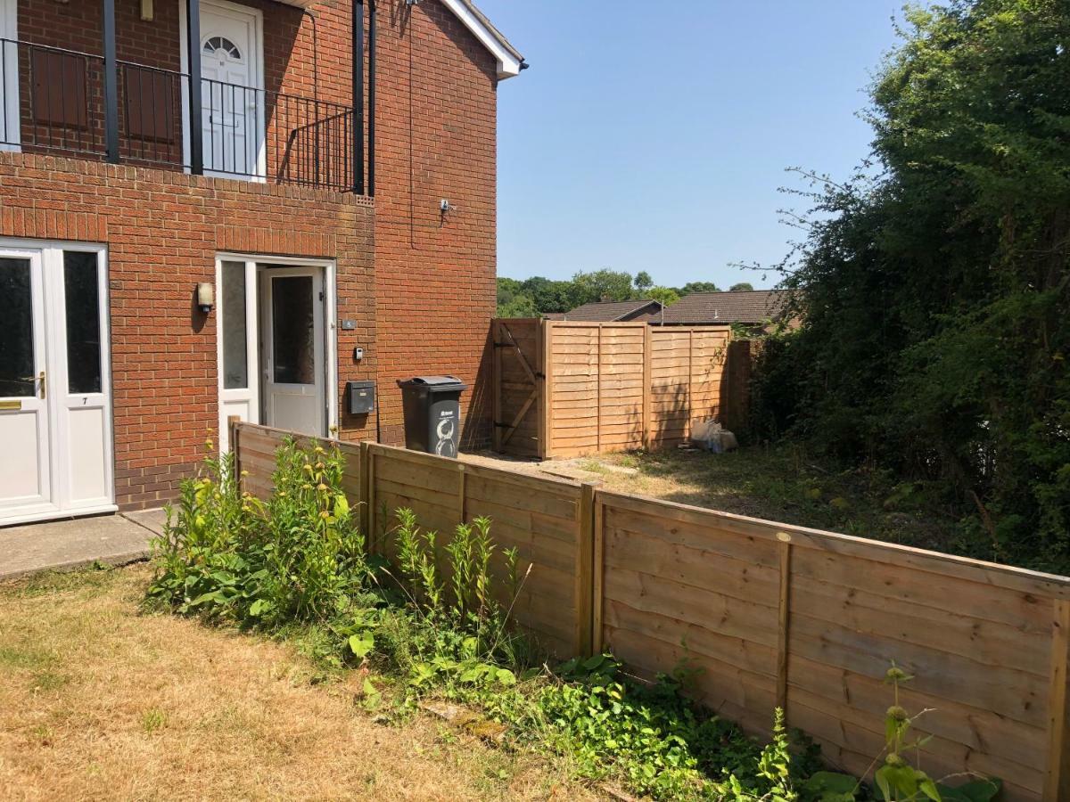 Home-From-Home - Self Catering Garden Apartment, Waterlooville Eksteriør bilde