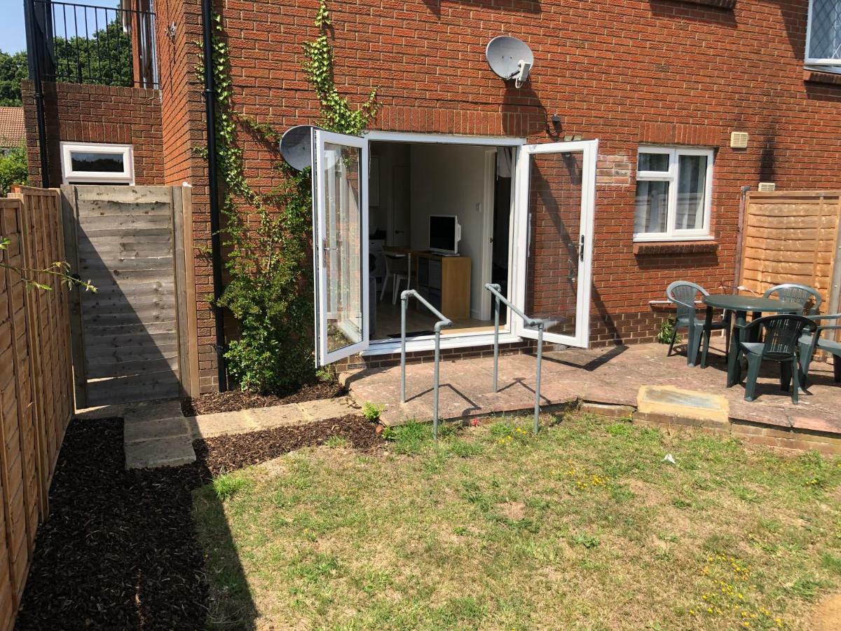 Home-From-Home - Self Catering Garden Apartment, Waterlooville Eksteriør bilde