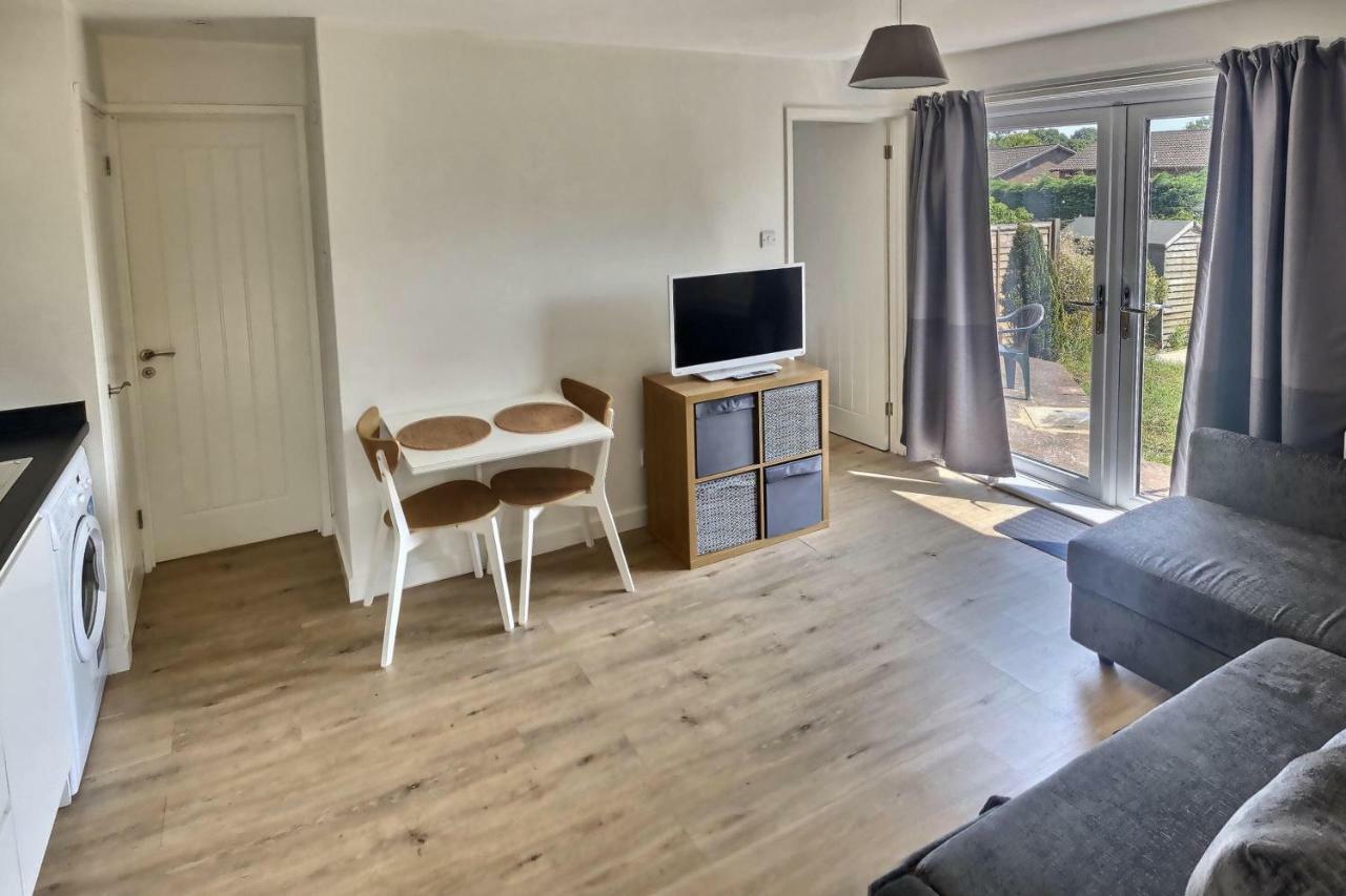 Home-From-Home - Self Catering Garden Apartment, Waterlooville Eksteriør bilde